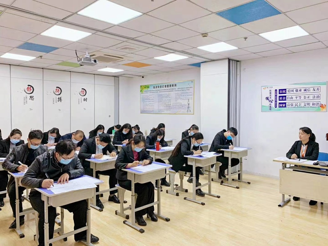 河南睿凡教育信息咨询 点亮学子求学路的智慧之窗